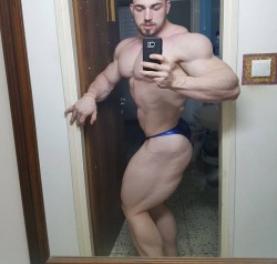 needsize:  Sizzling hot. Those hams. Woof!Dani Kaganovich