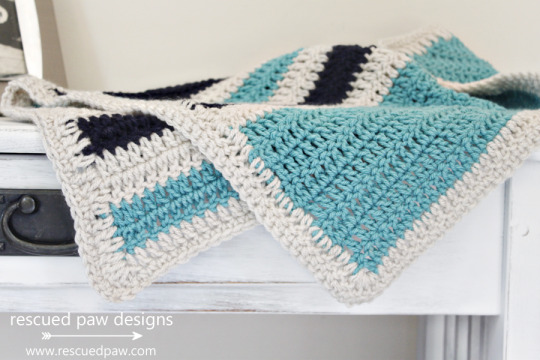 Simple Striped Crochet Blanket Pattern || Rescued Paw Designs www.rescuedpaw.com