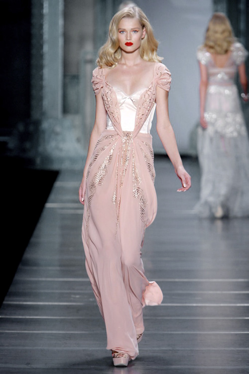 lovekori: runwayandcouture: Toni Garrn at Dior RTW Spring 2010 Wow