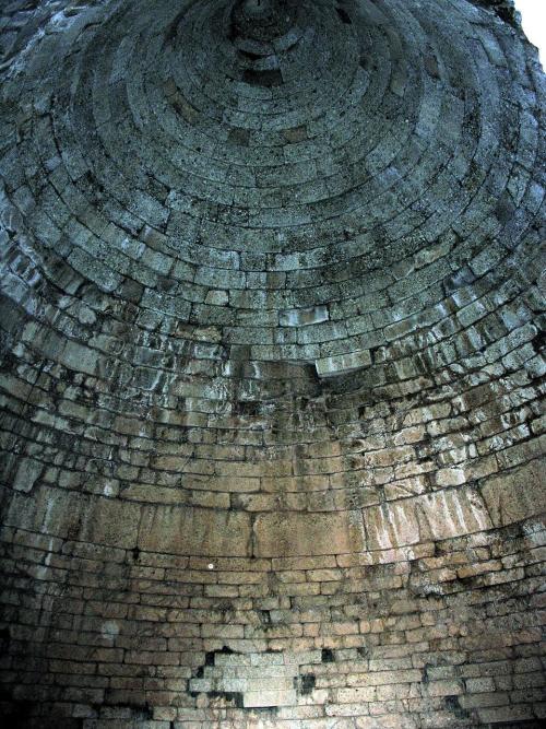 records-of-fortune: Inside the so-called tomb of Clytemnestra. tholos tomb, Mycenae. c.1300-1200 BC.