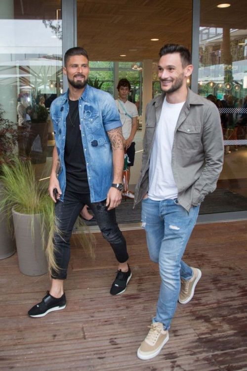   Olivier Giroud, Hugo Lloris and Bafé Gomis in Roland Garros   ©️ KCS Presse