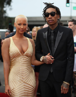 thrilladotinfo:  Amber Rose To Receive ũM Payout From Wiz Khalifa - http://www.butisitnew.info/2014/09/amber-rose-to-receive-1m-payout-from.html