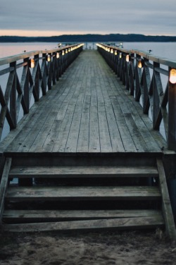 r2&ndash;d2:  Wooden Pier by (The Hamster Factor) 