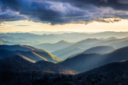 There are skies and then there are Blue Ridge Parkway skies. The southern end of the parkway in North Carolina winds through the highest elevations, offering dramatic mountain top views. When photographer Robert Stephens chanced upon this scene at...