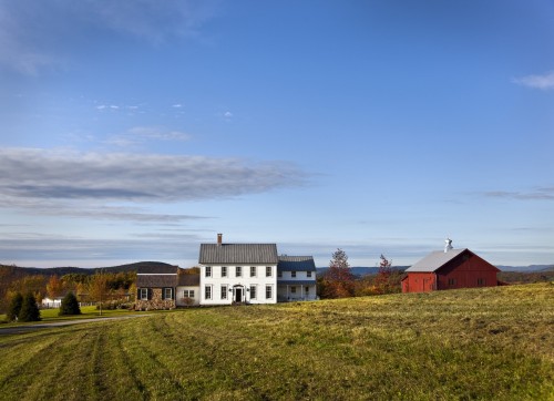 farmhousetouches:New Farmhouse in Columbia County, New York (via John B. Murray Architect)