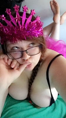 braidsandbruisedknees:  No biggie just drunk at 9am in a tutu please carry on with your day  Cutie 😙😍