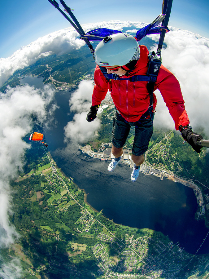 estimfalos:  Just hanging, David Bengtsson 