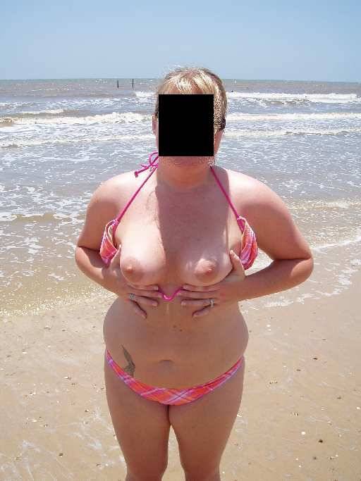 Women nude or flashing in the outdoors or public 