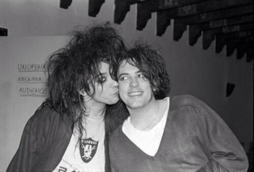 goodytwolose:Robert Smith &  Simon GallupAdorkable Goths.