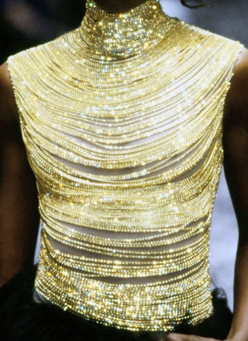 muglerize:   Alexander McQueen Fall/Winter 2000.