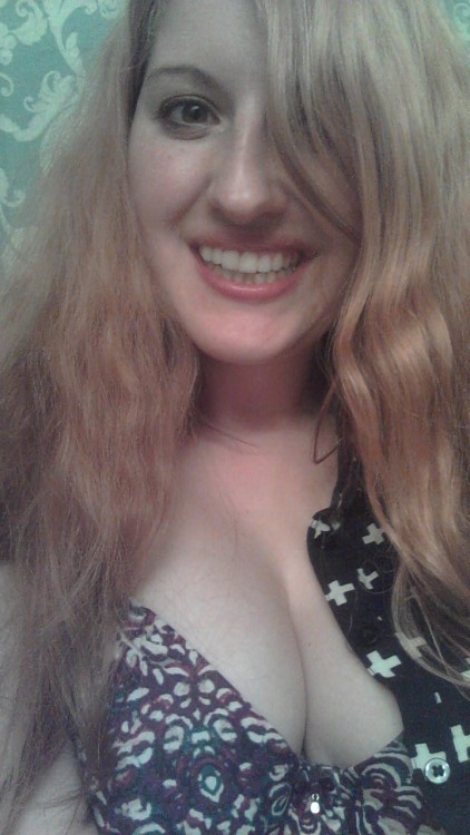 kayleepond:  Snuck off to tease you a bit. Part 1.