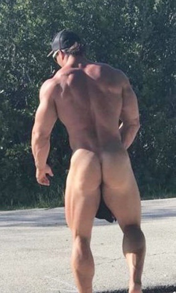 hotfamousmen:  Calum von Moger