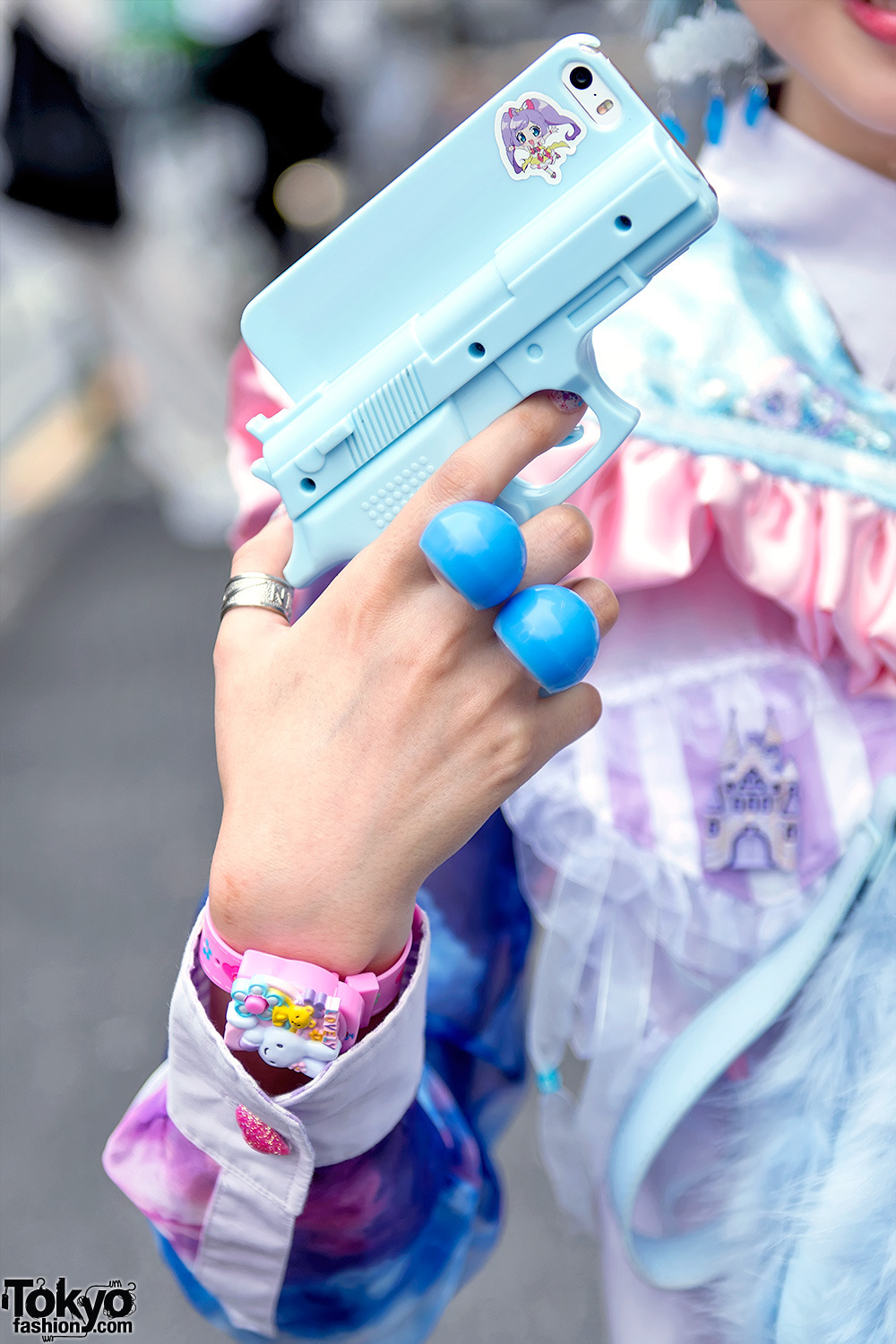 tokyo-fashion:  Met Minodayo on the street in Harajuku. Her look features a pastel