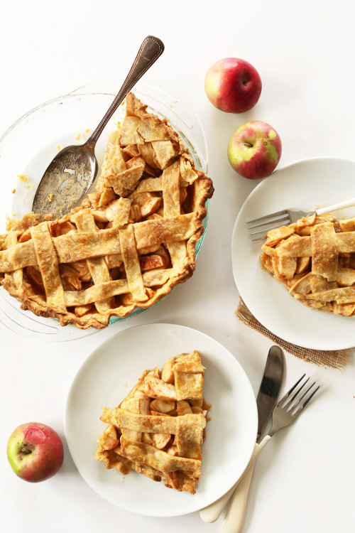 Porn foodffs:  PUMPKIN SPICED APPLE PIE  Really photos