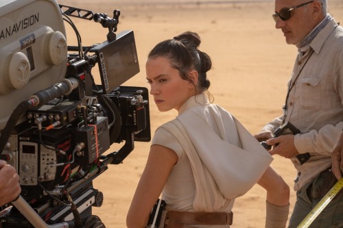 New behind-the-scenes photos from Star Wars: The Rise of Skywalker by Jonathan Olley via Buzzfeed.