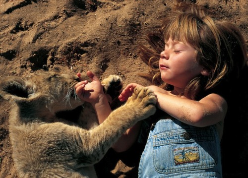 A real-life jungle book story!  Tippi Degré grew up riding a five-ton elephant whom she called ‘my b