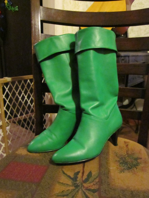 kahtiihma:blackbanshee:pyroluminescence:motherofcosplay:Ever have trouble finding boots in the right