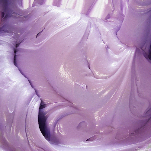 thecakebar:  Beautiful Lavender Cake Balls Tutorial 