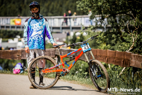 einerundesache: Mike Schärs Nicolai ION20 x Effigear Downhill Bike Pic by Johannes Herden