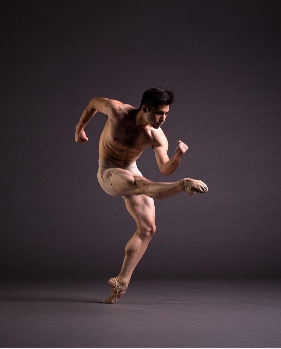 santaferomantic:  lovelyballetandmore:  Ariel Breitman  Photo by  Francisco Estévez