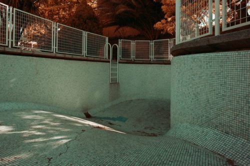 nevver:  Drain the pool,  Celia de Coca (because)