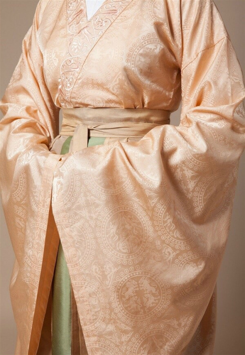 changan-moon:Traditional Chinese hanfu by 裝束與樂舞 and 桑纈