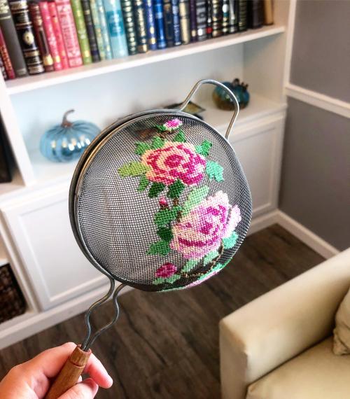 sauntervaguelydown: kyraneko:  crossstitchworld: