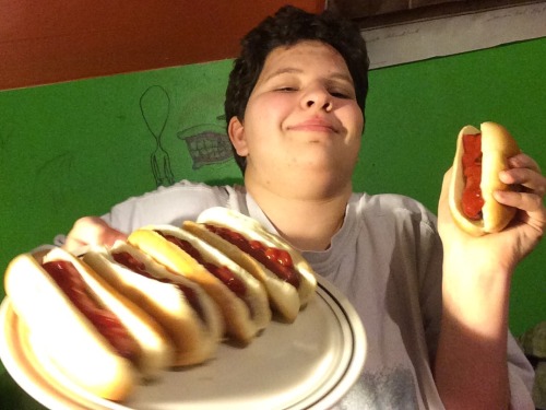 rasec-wizzlbang: daisydice: Oh yeah well MY MOM lets me have FIVE WEINERS