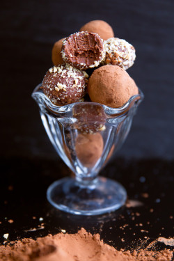 foodffs:  CHOCOLATE PEANUT BUTTER TRUFFLES