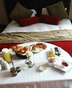 Wake up to breakfast in bed #ItsALifeStyle