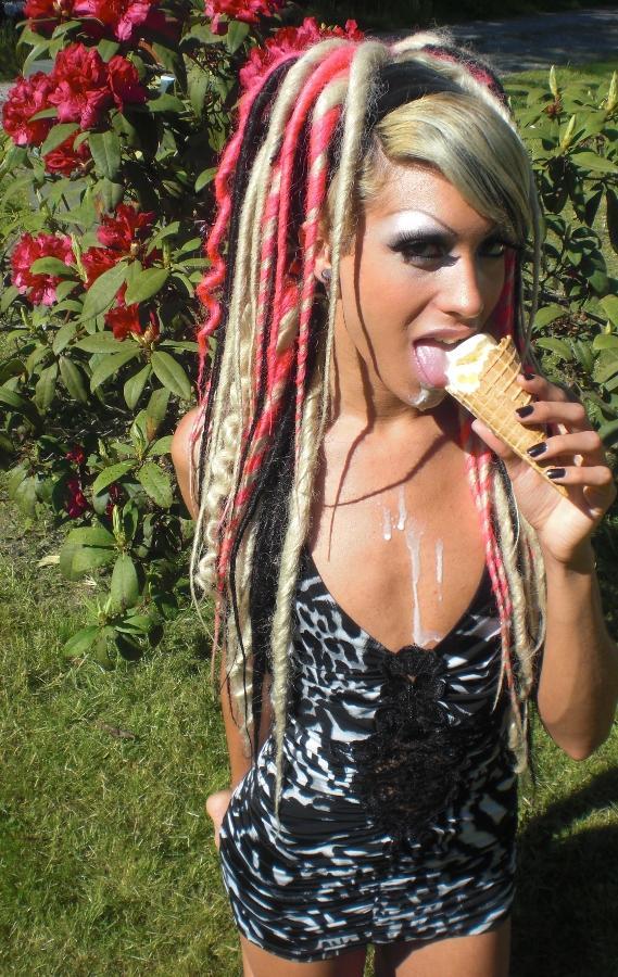 damaindude:  Skylar Fairchild 