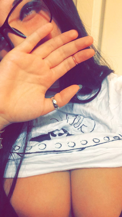 vakarine:Message me to buy my snapchat