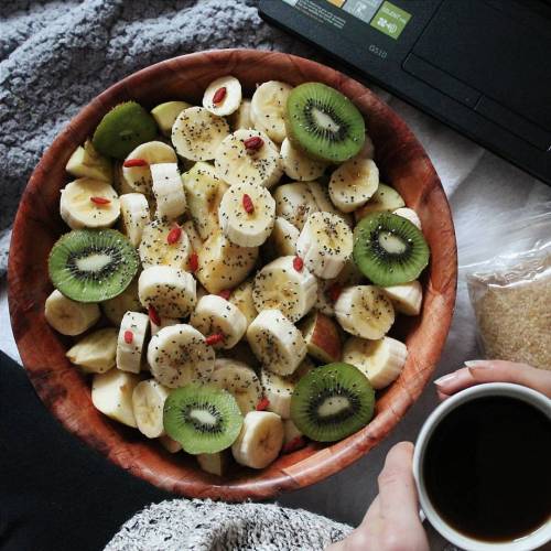 vegedith:#Fruitbowl is definitely my fav breakfast 1kg apples, 4 bananas+cane sugar & cinnamon a