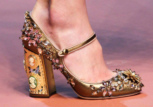 lamorbidezza:  Dolce&Gabbana Fall 2015 Details   