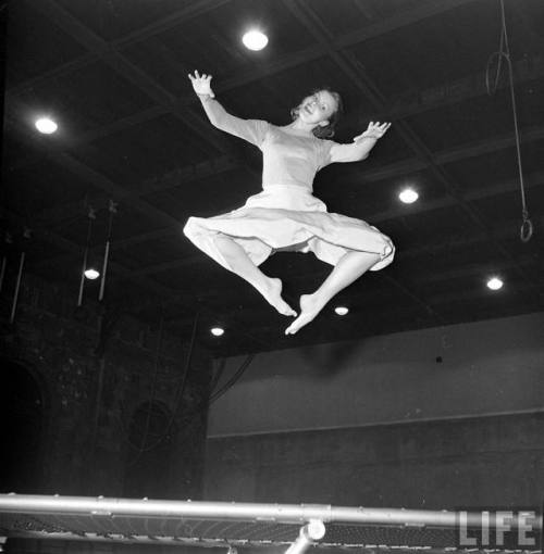 Ruth Wylie(Ralph Crane. 1952)