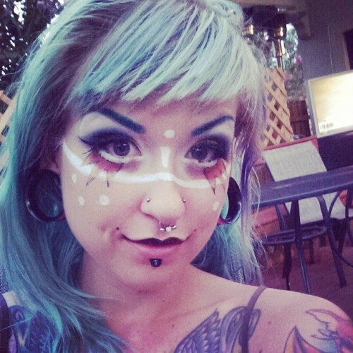 smurfasaur:  Come to #ashleystreetstation in Georgia! Its beautiful down here!  #cutthroatfreakshow #stripdownthrowdown #makeup  <3