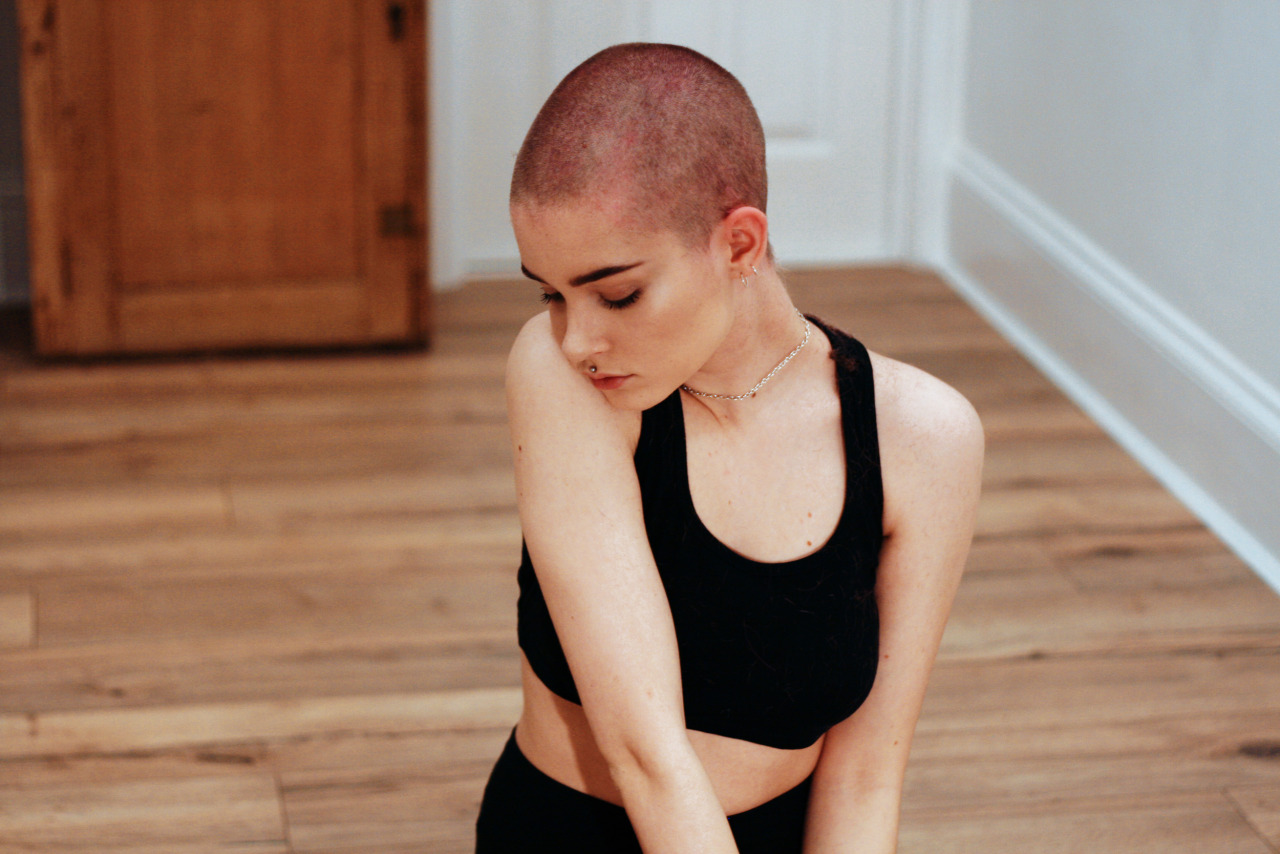 liqxr: I shaved my head for an art project - my sister took photos of me shaving
