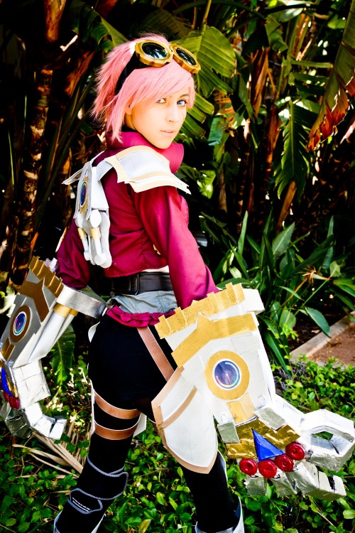 oomerochanoo:Vi the Piltover Enforcer at Anime Expo 2013 - July 6, 2013Vi - (Myself) MeroPhotography