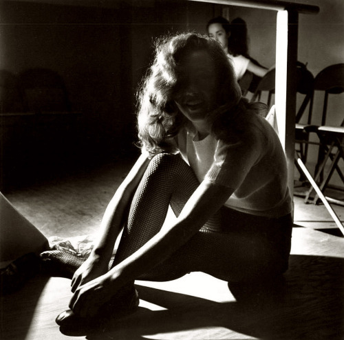 lottereinigerforever:  Los Angeles, February 1947. “Young upcoming Hollywood starlet Marilyn Monroe practicing in dance class.” Photo by J.R. Eyerman.