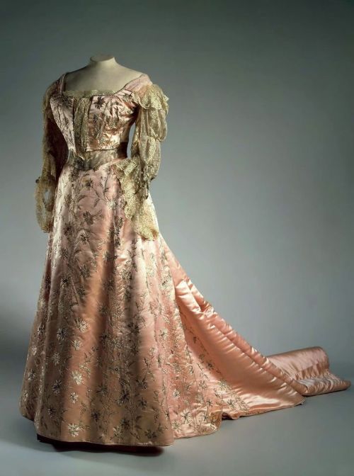 a-hulder:Evening and Ball gowns worn by Tsarina Alexandra Feodorovna, 1890s-1900s