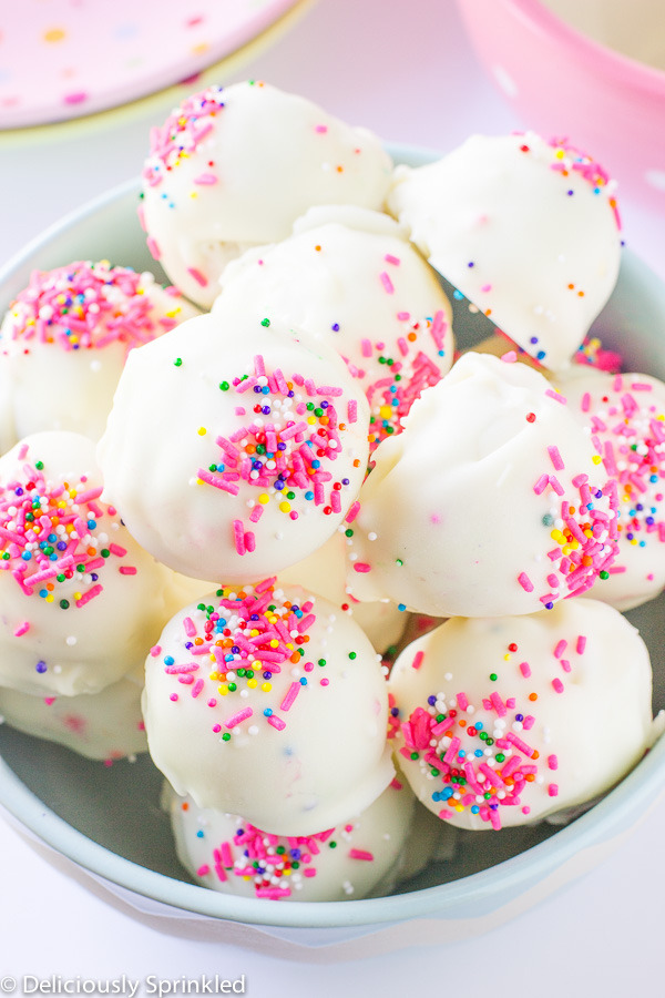 foodffs:  No-Bake Cake Batter TrufflesReally nice recipes. Every hour.Show me what
