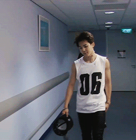 minpuffs:Hobi can’t handle the cuteness, Jimin