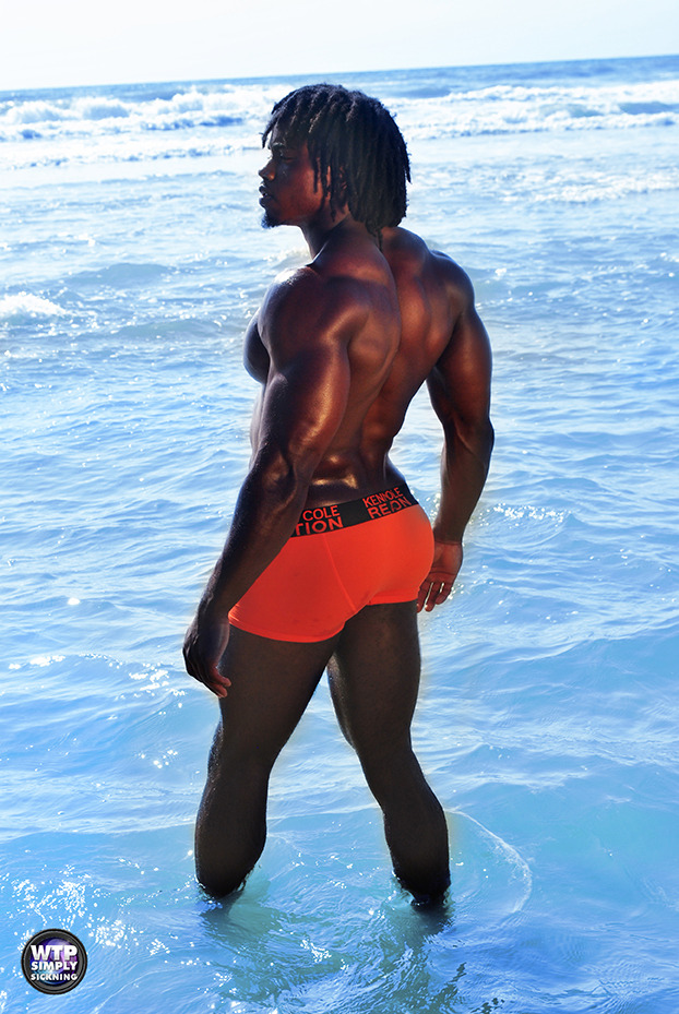 isaivh:  f o l l o w: http://isaivh.tumblr.com/