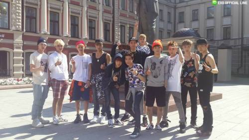 HAPPY HAPPY 500 DAYS WITH EXO. :&ldquo;))500 days of Fan girling, Spazzing, and Listening to your so