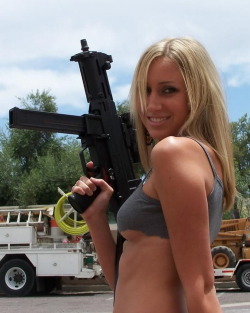 girlandguns:  Girl With Gun  follow me at : http://girlandguns.tumblr.com/