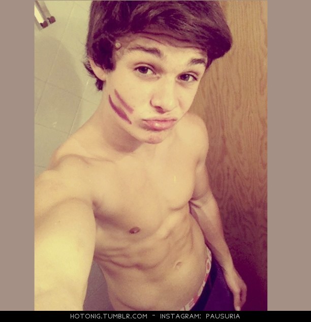 those-cute-boys:  2822leroy:  hotonig:  @pausuria  Please be gay. http://2822leroy.tumblr.com/