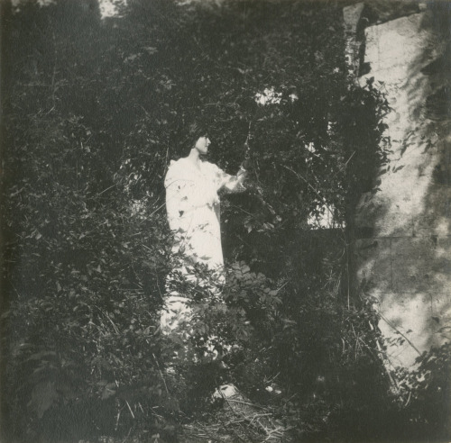 Tatiana at the ruins of the palace in Oreanda, 1914.