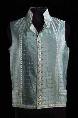 vinceaddams:I really really like late 18th century waistcoats. Especially the 1790′s ones with the l