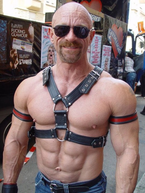 kicksleathermen:One rough fucker…