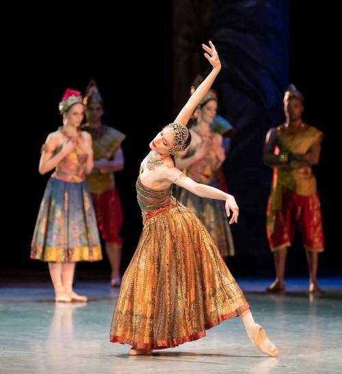 Dorothée GilbertLa Bayadere - Nikiyaphoto: Julien Benhamou, little shao